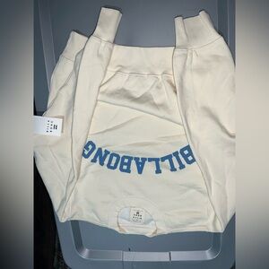 New billabong white small sweater